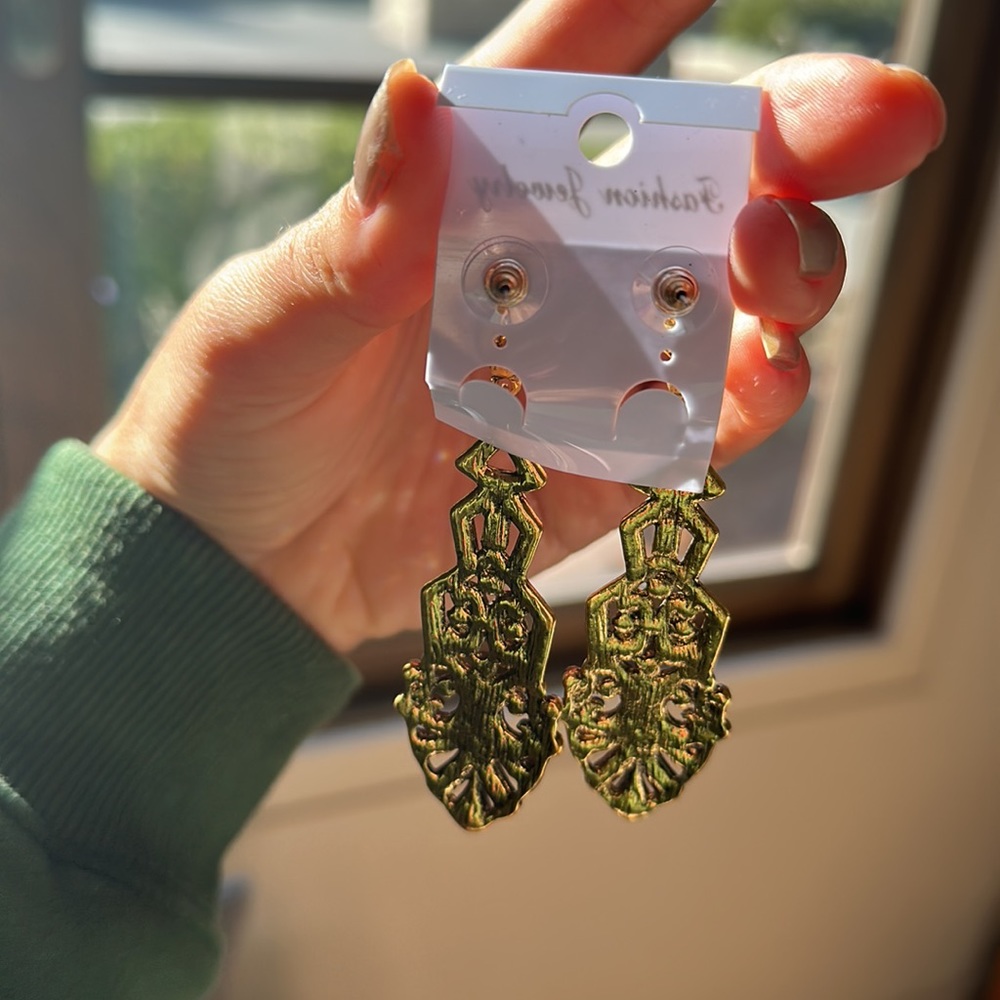 1920s Glamour Party Essentials: Pearl Necklace, Change Purse, Earrings, Headband